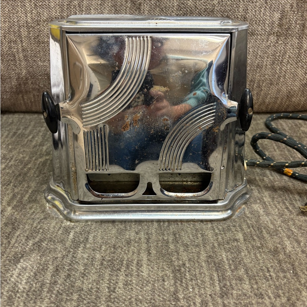 Vintage Chrome 2-Slot Toaster - Art Deco Style Son Chief Serious 680